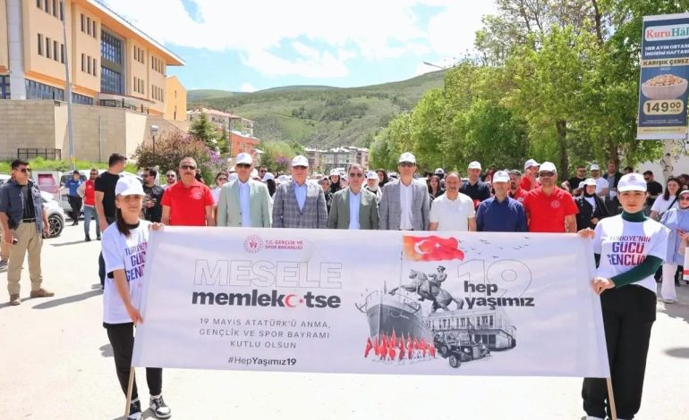 Bayburt’ta Gençlik Yürüyüşü Coşkusu