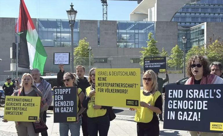 Berlin’de İsrail Cumhurbaşkanı’na Protesto