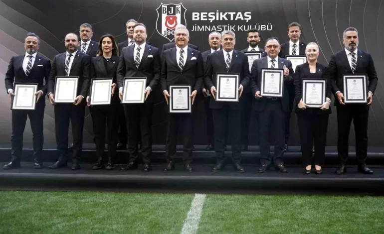 Beşiktaş’ta Başkan Serdal Adalı ve yönetimi, mazbatalarını aldı