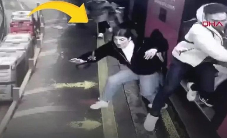 Beylikdüzü’nde metrobüste dehşet! Duraktaki korku kameraya yansıdı