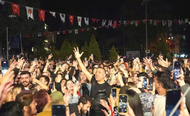 Bilecik’te 19 Mayıs Coşkusu: Haluk Levent Konseriyle Kutlandı