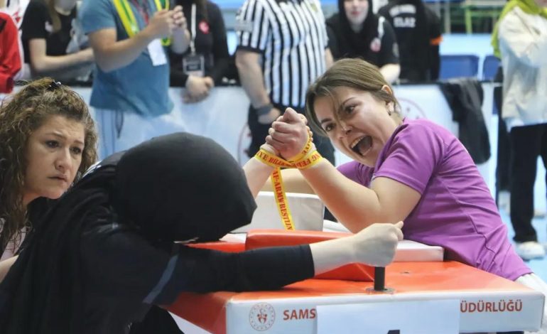 Bilek Güreşi Türkiye Şampiyonası Samsun’da Başladı