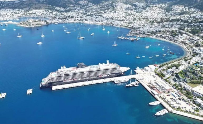 Bodrum’a Lüks Kruvaziyer ile 590 Yolcu Geldi