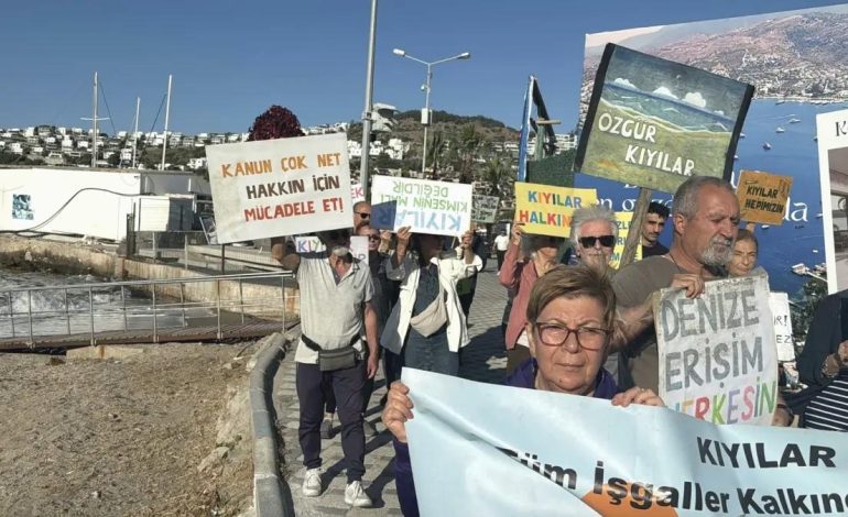 Bodrum’da Kaçak İskelelere Protesto