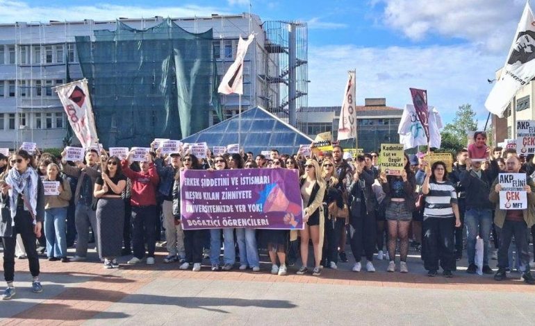 Boğaziçi Üniversitesi’nde Nurettin Yıldız protesto edildi! Polis okula girdi