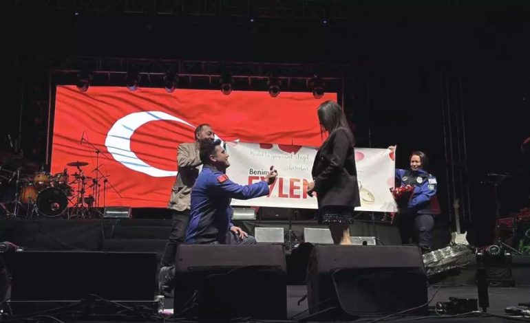 Bolu’da Zabıta Personelinden Duygu Dolu Evlilik Teklifi