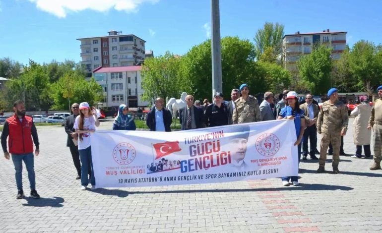 Bulanık’ta Gençlik Yürüyüşü Coşkusu