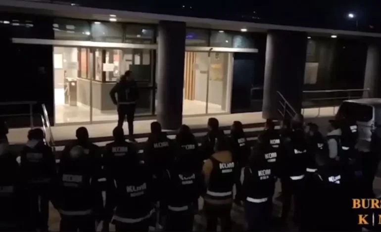 Bursa’da Dolandırıcılara Şafak Operasyonu