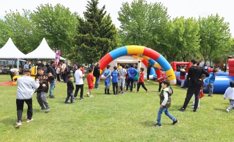 Bursa’da Gençlik Şenliği Coşkusu Başladı