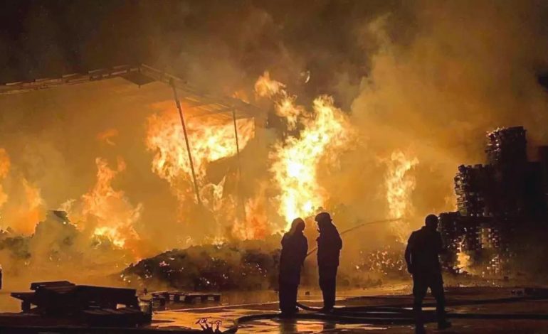 Bursa’da Palet Fabrikasında Yangın