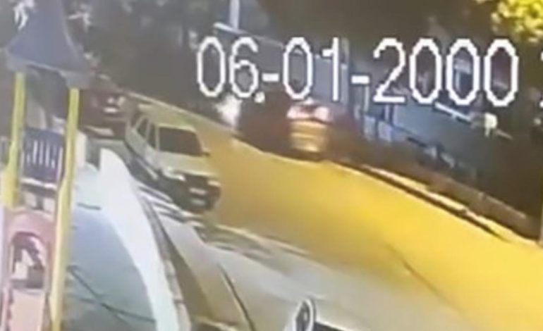 Bursa’da park halindeki araçlara çarpıp kaçtı