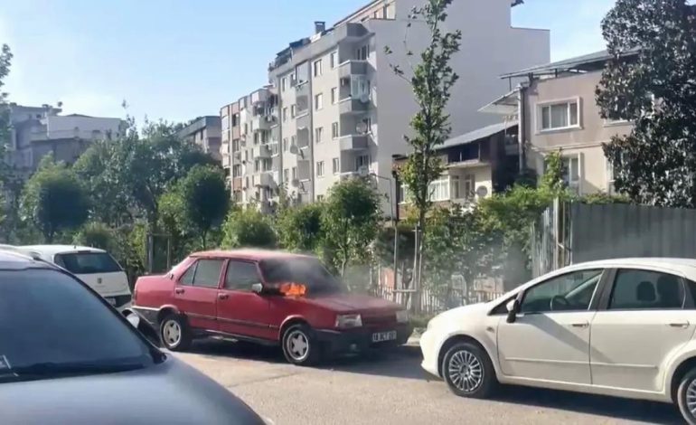 Bursa’da Park Halindeki Otomobilde Yangın Çıktı