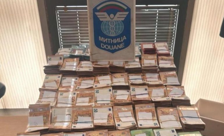 Bursa’da tıra gizlediği 61 bin euroyu Bulgar gümrüğü yakaladı