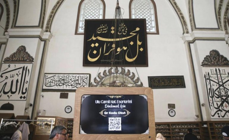 Bursa’da Ulu Cami’deki hat eserleri dijital ortama aktarıldı