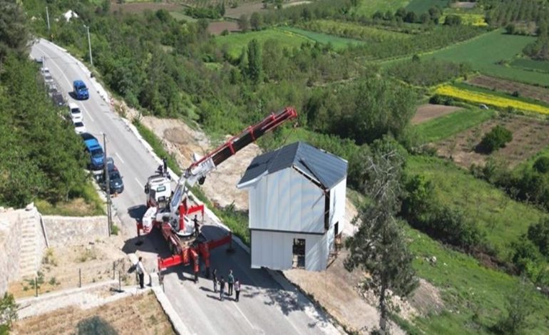 Bursa’da vinçle taşınan evin sahibi: Amacım hurdacıya satmaktı