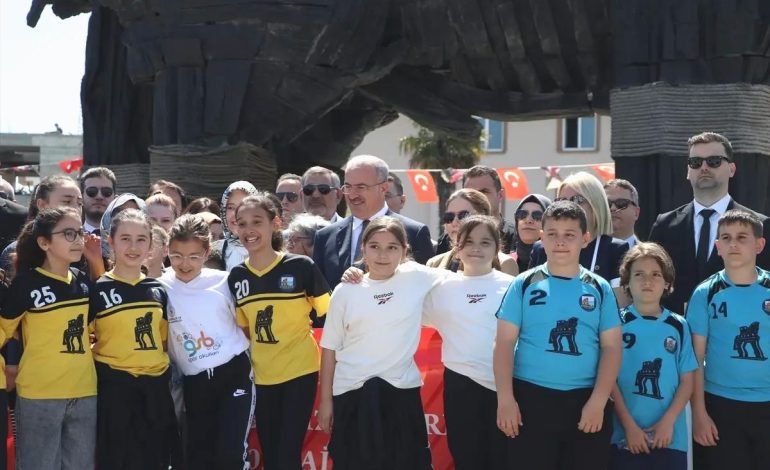 Çanakkale’de Aile Haftası dolasıyla yürüyüş düzenlendi