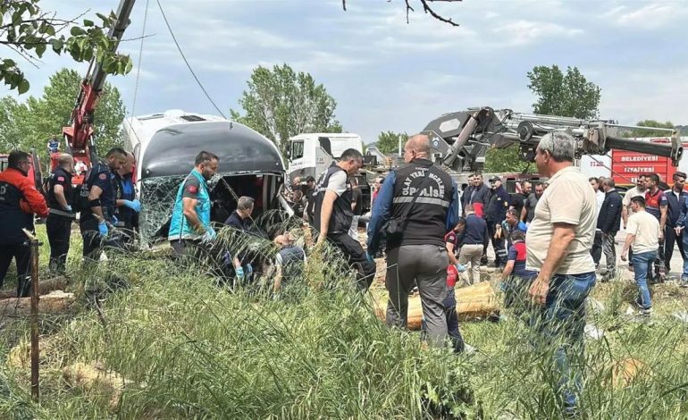 Çanakkale’de Feci Kaza: 8 Ölü