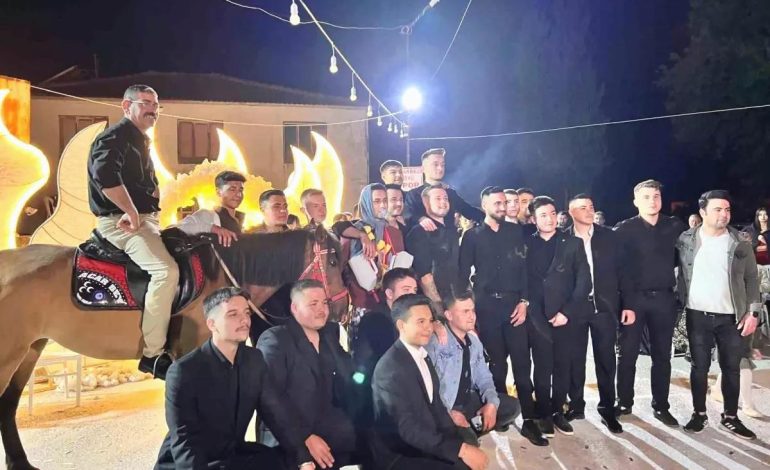 Çanakkale’de Renkli Düğün Töreni