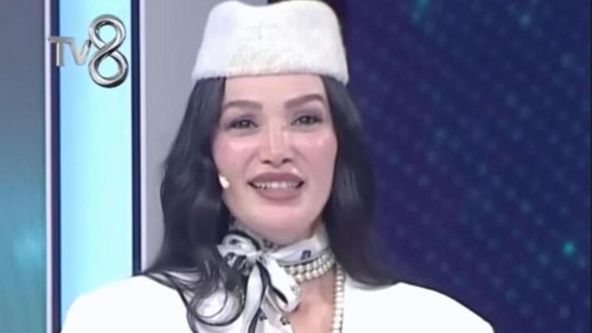 Çarkıfelek’in efsane hostesiydi! Emel Özkızıltaş fenomen yarışmaya dahil oldu