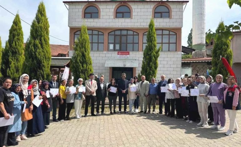 Çaycuma’da Seracılık Kursunu Tamlayan Kadınlar Sertifikalarını Aldı