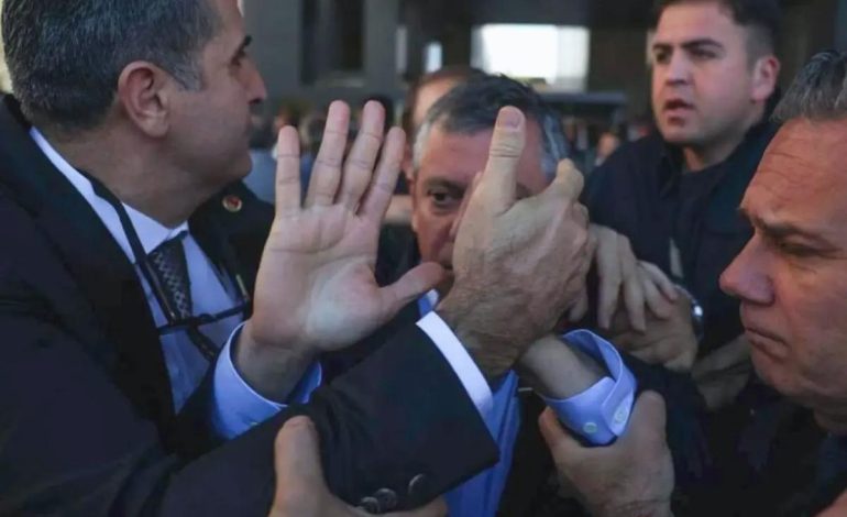 CHP Başkanı Özgür Özel’e Saldırı: Olayın Ardındaki İddialar