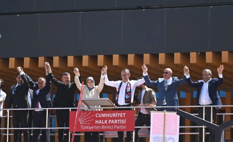 CHP Genel Başkanı Özel, partisinin Van mitinginde konuştu Açıklaması
