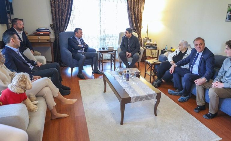 CHP lideri Özel, Buğra Gökce’nin ailesini ziyaret etti
