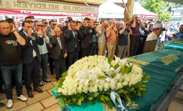 CHP Lideri Özgür Özel, Manisa’da Cenaze Törenine Katıldı