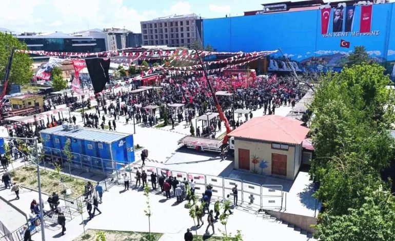 CHP Mitingine Düşük Katılım
