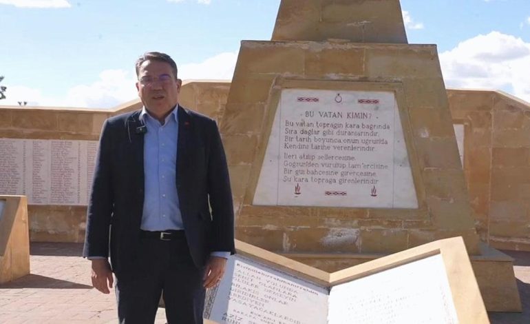 CHP’li Yankı Bağcıoğlu Sarıkamış Şehitliği’nden seslendi! ‘Şehit aileleri ve gazilerimizin yüzlerine bakamayacağımız süreçlerde olmayacağız’