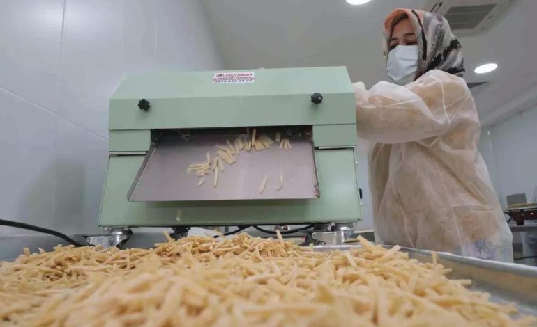 Çiftçi yetiştiriyor, kadınlar üretiyor tüketici uygun fiyata sağlıklı tüketiyor