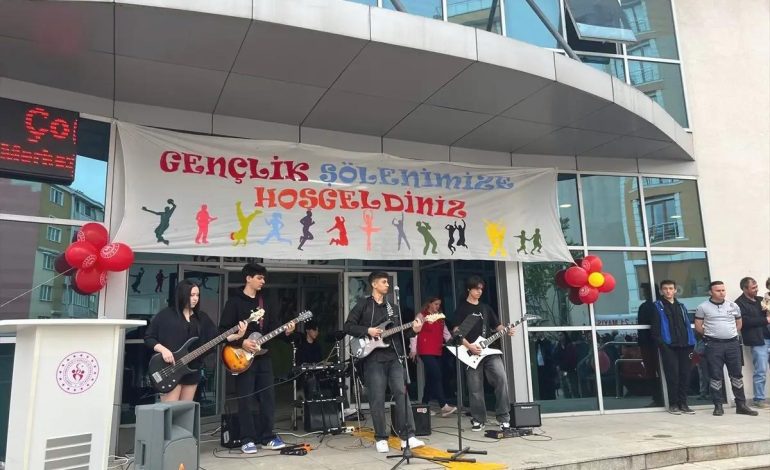 Çorlu’da Gençlik Şöleni Coşkuyla Kutlandı