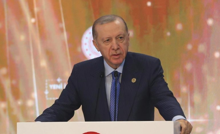 Cumhurbaşkanı Erdoğan: LGBT denilen sapkın akımların toplumumuzu ifsat etmemesi için gerekli tedbirleri alıyoruz