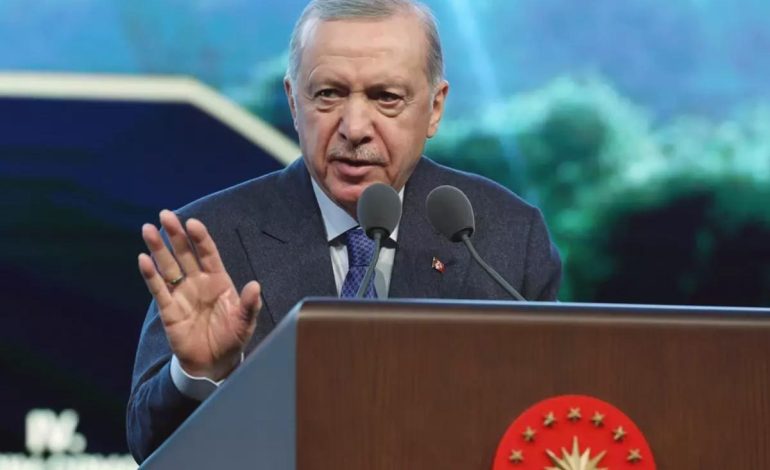 Cumhurbaşkanı Erdoğan: MİT silah bırakma sürecini titizlikle takip edecek, yanlışta ısrar edenle mücadeleden geri adım atmayız