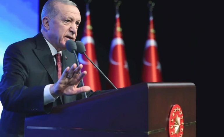 Cumhurbaşkanı Erdoğan, Pakistan Başbakanı Şahbaz Şerif ile görüştü: Türkiye gerilimin tırmanmasını önlemek için elinden geleni yapmaya hazır.