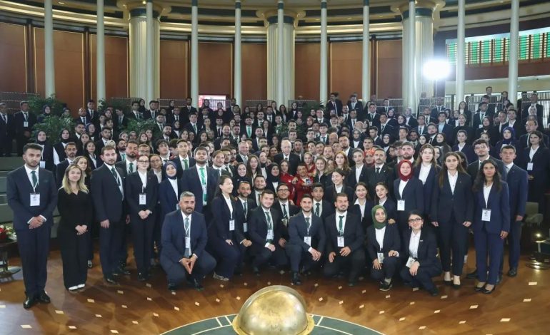 Cumhurbaşkanı Erdoğan: ‘Terörsüz Türkiye kavşağını geçip huzurlu ve müreffeh bir Türkiye’yi emanet edeceğiz’