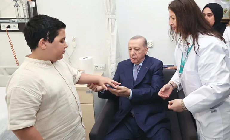 Cumhurbaşkanı Erdoğan ve küçük çocuğun güldüren Fenerbahçe diyaloğu