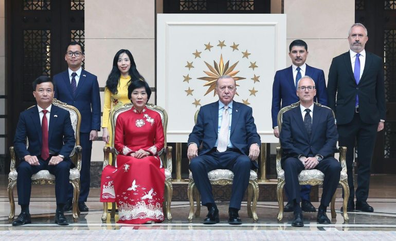Cumhurbaşkanı Erdoğan’dan diplomatik kabul: 5 ülkenin büyükelçisi güven mektubu sundu
