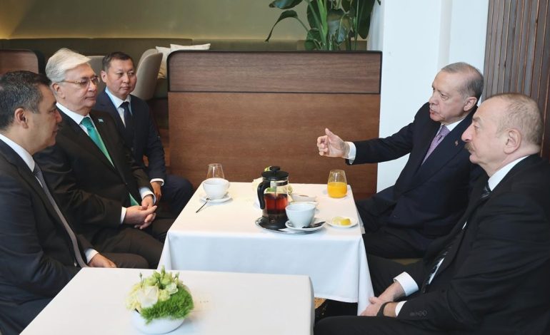 Cumhurbaşkanı Erdoğan’ın Macaristan’da liderlerle samimi sohbeti