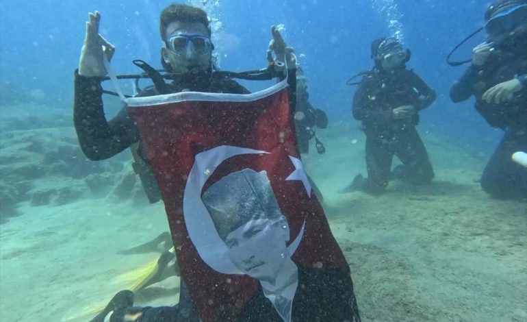 Dalgıçlardan Bayram Coşkusu