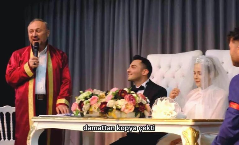 Damat Fısıldadı, Nikah Memuru Esprili Yanıt Verdi