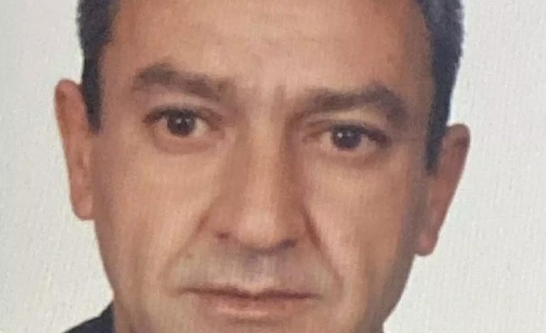 Define Ararken Göçük Altında Kaldı