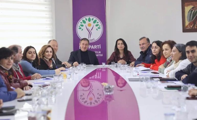 DEM Parti MYK’sı süreci ele aldı: İmralı’yı ziyaret edenlere yasal güvence talep edilecek