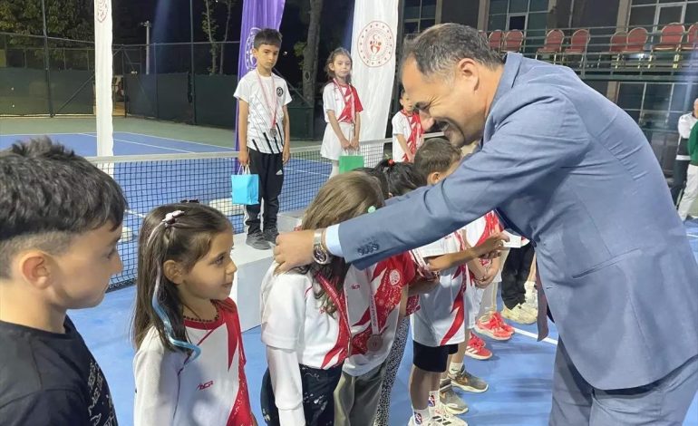 Demirci’de Tenis Turnuvası Tamamlandı