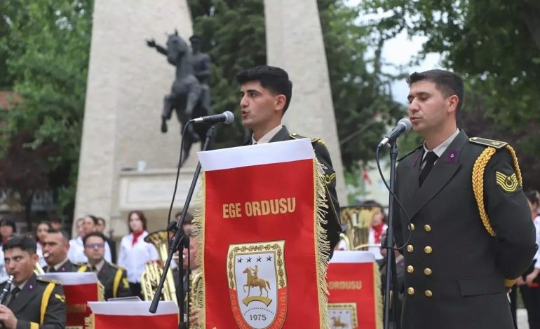 Denizli’de askeri bando lise öğrencileriyle konser verdi