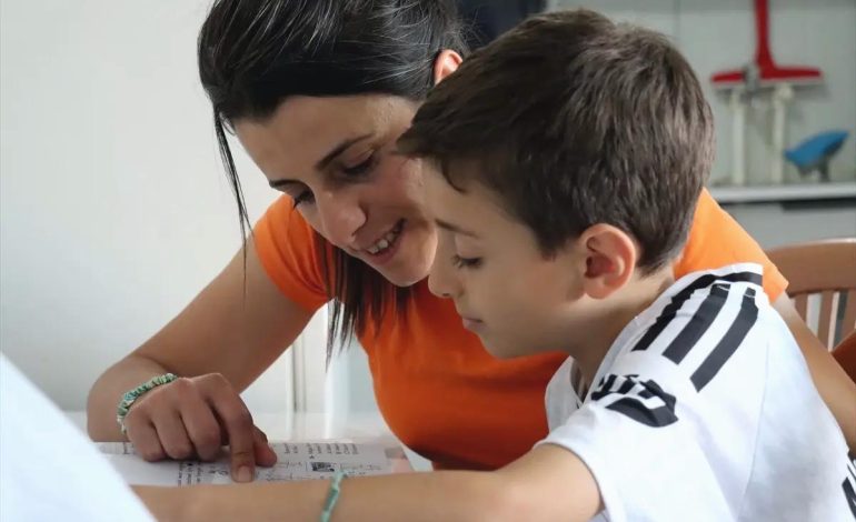 Depremde Eşini ve Kızını Kaybeden Anne, Oğluna Hem Anne Hem Baba Oluyor