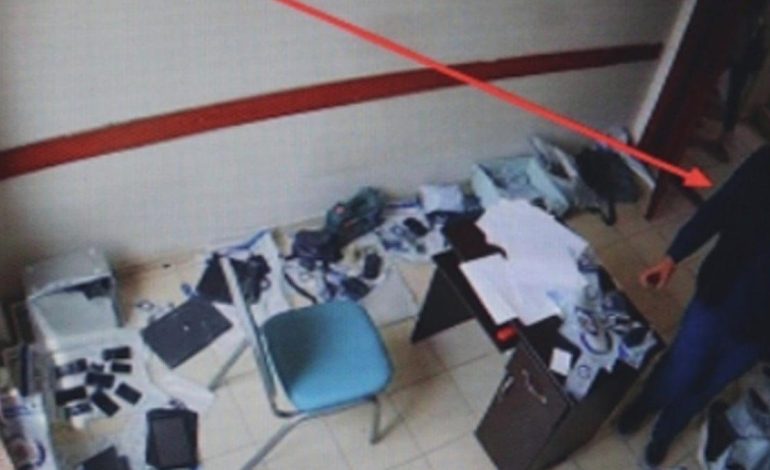 Depremde ölenlerin altınlarını çalan polis meslekten ihraç edildi