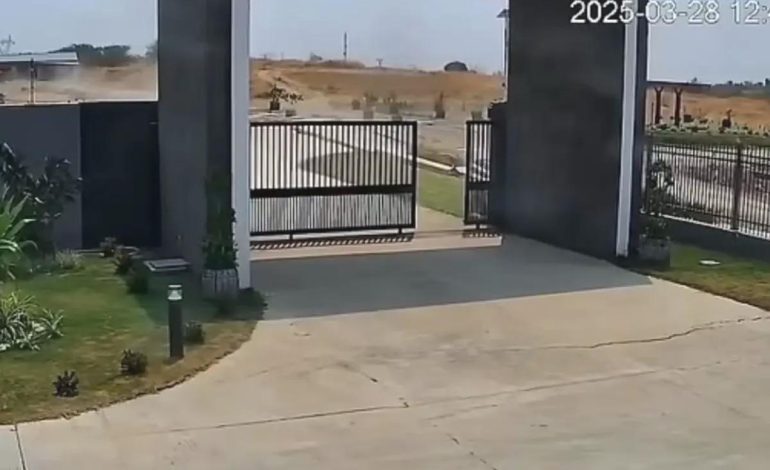 Depremde yeryüzünün yarılma anı ilk kez görüntülendi