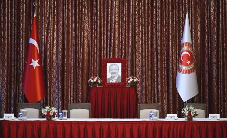 Dervişoğlu, Sırrı Süreyya Önder için Meclis’te yapılan taziyeye katılmadı