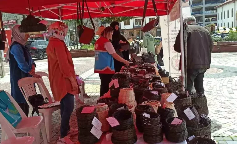 Devrek’te Anneler Günü Alışveriş Festivali İlgi Görüyor